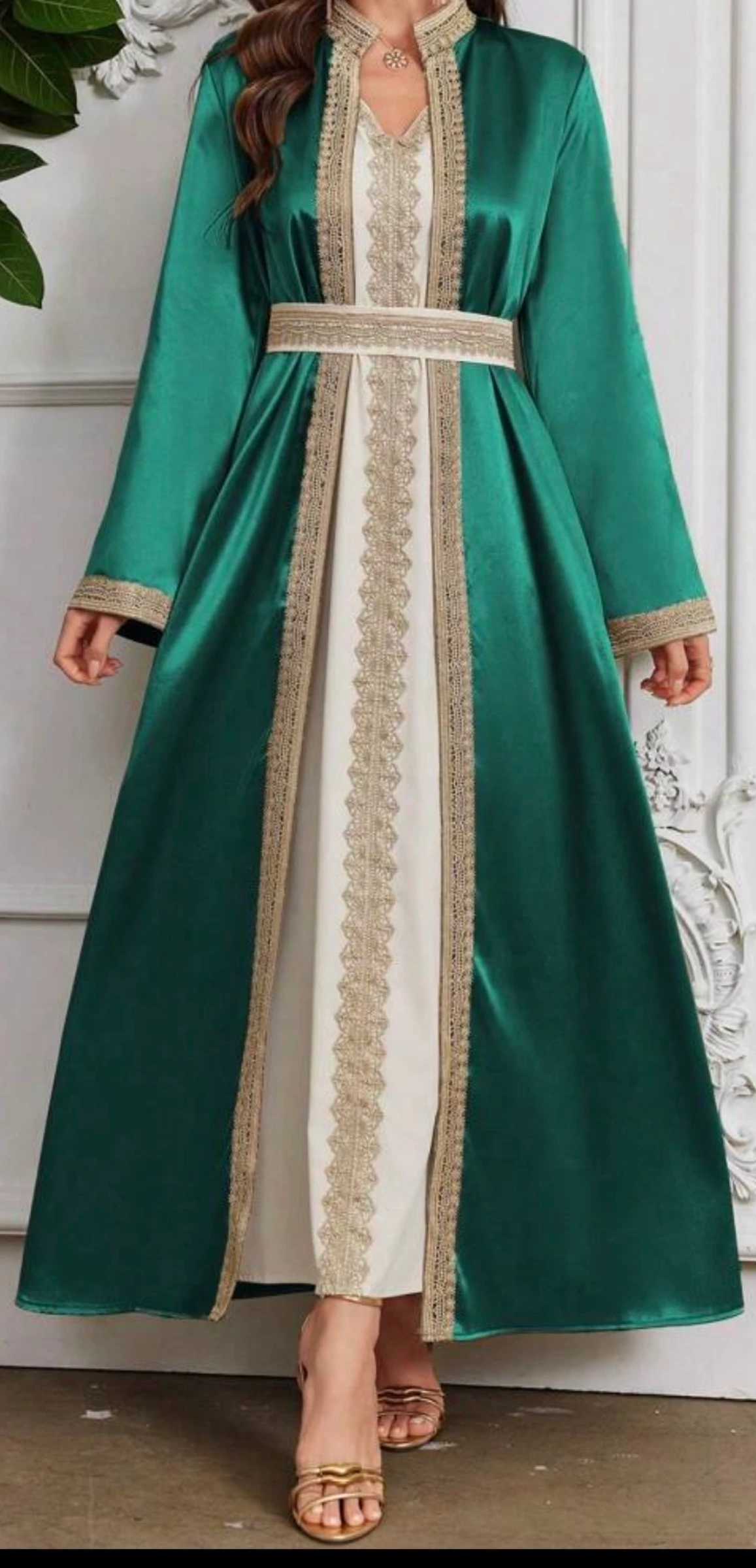 Caftan. Abaya. Robe 